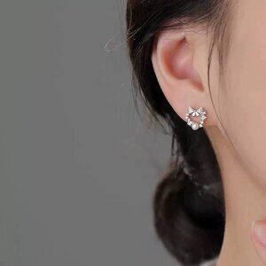 Elegant Silver Cat Stud Earrings